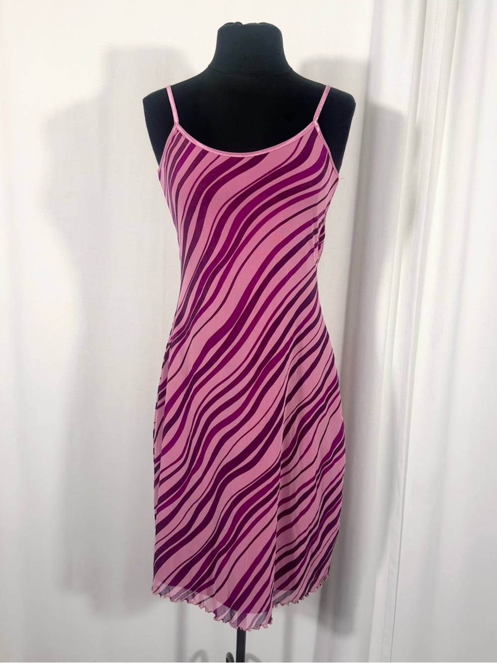 Vintage Currants Pink & Purple Wavy Print Retro Dress